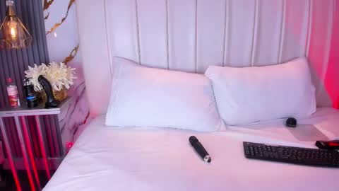 linakatelles online show from March 18, 2026, 6:22 pm