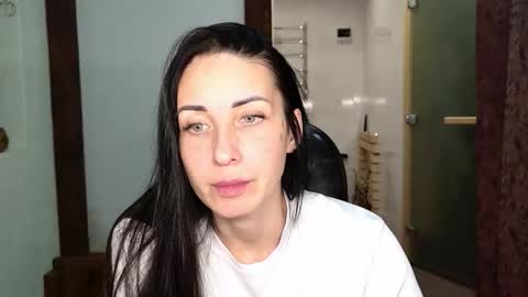 LinaLivee online show from November 17, 2025, 7:52 pm