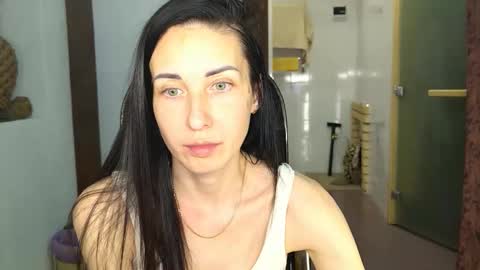 LinaLivee online show from December 4, 2025, 8:50 pm