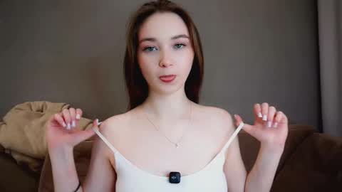 Lina online show from December 19, 2025, 6:37 pm