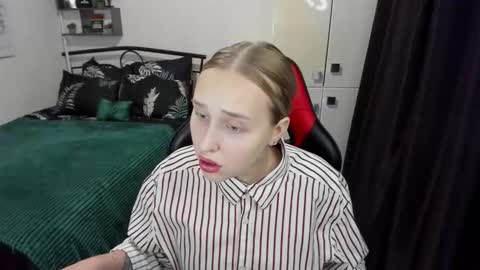 Snapshot of linatruly chatting on September 24, 2025, 9:18 pm Lina online show from September 24, 2025, 9:18 pm