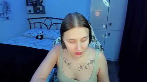 Lina online show from December 1, 2025, 9:20 pm