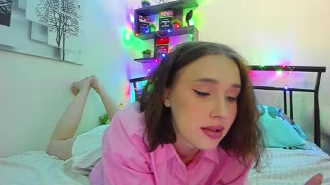 Lina online show from March 17, 2026, 11:52 pm