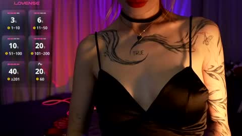 LinaVelle online show from April 22, 2026, 3:57 pm