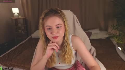 Snapshot of linda__bloom chatting on February 17, 2026, 1:24 am Lin online show from February 17, 2026, 1:24 am