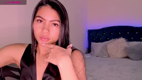 Snapshot of linda_alana chatting on December 25, 2024, 9:22 pm Alana online show from December 25, 2024, 9:22 pm