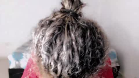 linda brown  online show from April 16, 2026, 12:06 pm