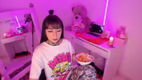 Lindaa maria  online show from November 4, 2025, 5:17 am