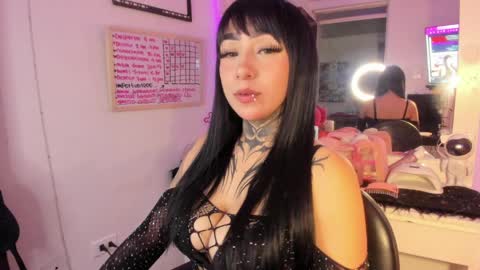 Lindaa maria  online show from April 7, 2026, 2:56 am