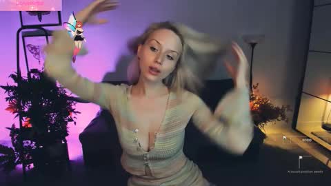 Snapshot of linda_roxy chatting on November 5, 2025, 8:42 pm Linda online show from November 5, 2025, 8:42 pm