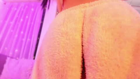 Snapshot of lindaa_miller chatting on February 22, 2025, 8:07 am linda miller online show from February 22, 2025, 8:07 am