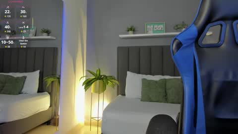 Snapshot of lindaa_natashaa chatting on November 28, 2025, 2:25 am L I N D A online show from November 28, 2025, 2:25 am