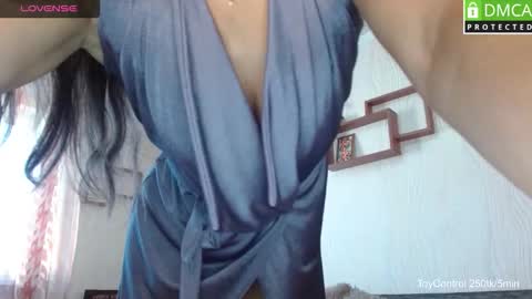 LindaErnestine online show from September 19, 2025, 6:59 am