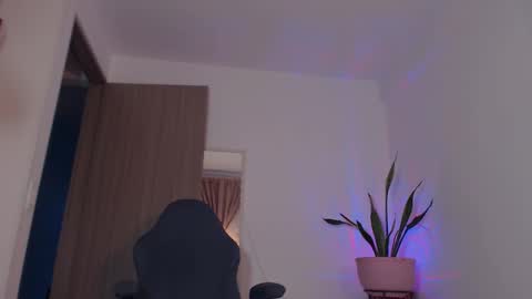 lindajoinx online show from October 24, 2025, 10:28 pm