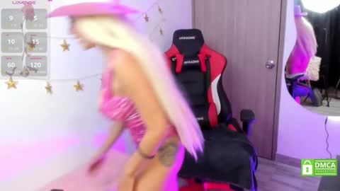 Snapshot of lindasilverstone chatting on October 27, 2025, 11:31 pm Linda Silverstone online show from October 27, 2025, 11:31 pm