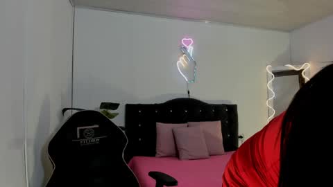 Linda  online show from April 12, 2026, 3:22 am