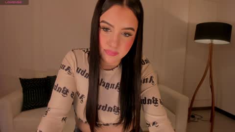 Lindsey Moss online show from December 8, 2024, 3:21 am