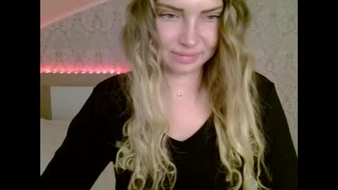 Snapshot of lindsisecret chatting on January 3, 2025, 3:55 pm Anna online show from January 3, 2025, 3:55 pm
