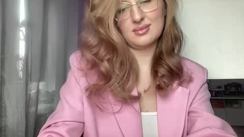 Snapshot of linoreya chatting on November 25, 2025, 8:14 am linoreya online show from November 25, 2025, 8:14 am