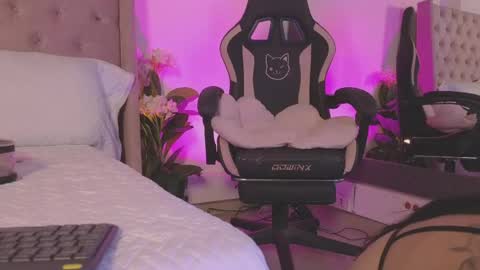 Luciana online show from April 16, 2026, 8:20 pm