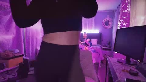 linuxgirlsudosu online show from April 5, 2026, 2:36 pm