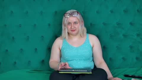 LioraArdyn online show from April 9, 2026, 7:25 am