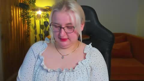 LioraArdyn online show from April 22, 2026, 5:32 am