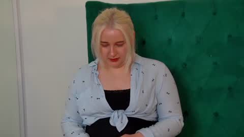 LioraArdyn online show from June 14, 2026, 5:04 pm