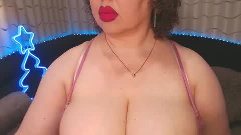 Snapshot of lipsaddiction chatting on December 26, 2024, 2:37 pm LIpsAddiction online show from December 26, 2024, 2:37 pm