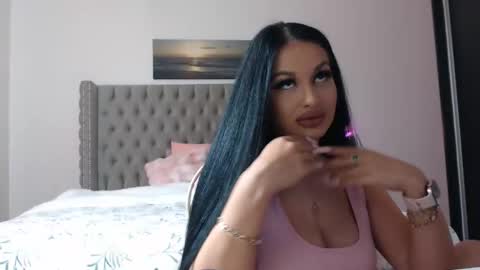 Lisa online show from December 17, 2025, 8:37 pm