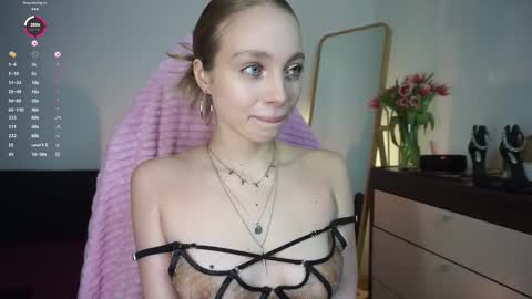 Snapshot of lisa_babymetal chatting on December 19, 2024, 12:23 pm Lisa online show from December 19, 2024, 12:23 pm