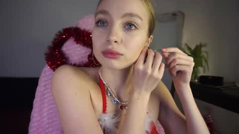 Snapshot of lisa_babymetal chatting on December 27, 2024, 12:45 pm Lisa online show from December 27, 2024, 12:45 pm