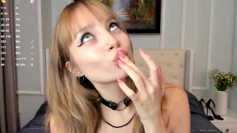 Lisa online show from December 21, 2025, 1:07 pm