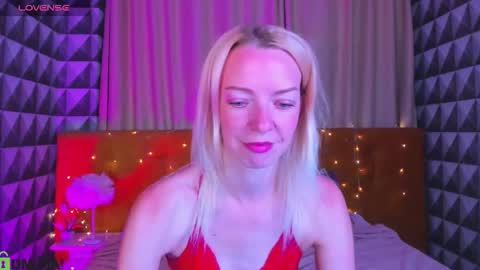 Snapshot of lisa_magnusson chatting on October 10, 2025, 1:04 am Lisa online show from October 10, 2025, 1:04 am