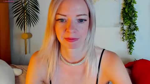 Snapshot of lisa_magnusson chatting on October 16, 2025, 1:17 am Lisa online show from October 16, 2025, 1:17 am