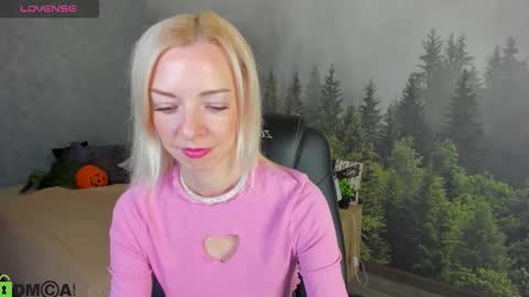 Snapshot of lisa_magnusson chatting on October 28, 2025, 12:03 am Lisa online show from October 28, 2025, 12:03 am