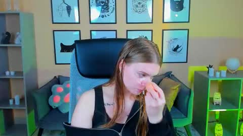 Snapshot of lisa_mitchel chatting on October 25, 2025, 2:19 am Lisa online show from October 25, 2025, 2:19 am