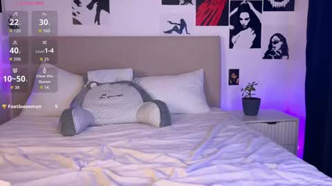 lisa_moons online show from November 22, 2025, 3:55 pm