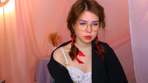 Snapshot of lisa_roses chatting on February 15, 2025, 11:17 am Lisa online show from February 15, 2025, 11:17 am