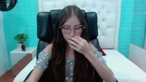 Snapshot of lisa_styleglam chatting on March 12, 2025, 4:24 pm Lisa online show from March 12, 2025, 4:24 pm