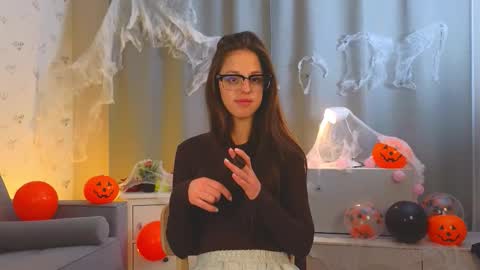 Lisa online show from October 28, 2025, 1:14 pm