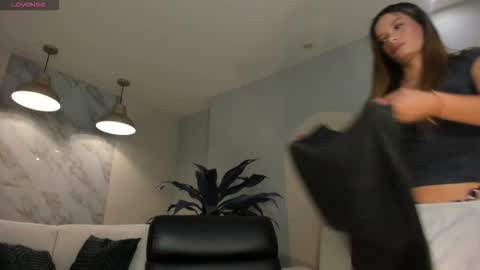 Lisa  Flowers online show from March 23, 2026, 10:52 am