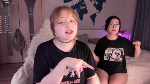 -Lisa- Help me to reach 100 thumbs up3 online show from January 24, 2025, 5:32 pm