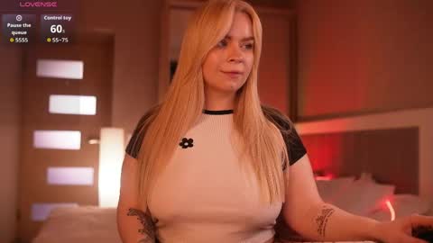 Snapshot of lisalovesweet chatting on June 1, 2026, 7:10 am Lisa online show from June 1, 2026, 7:10 am