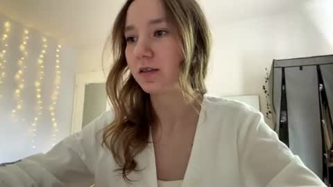 lisasmall online show from June 13, 2026, 4:16 pm