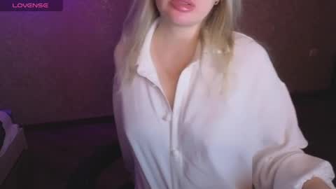 Anna online show from April 7, 2026, 2:23 am