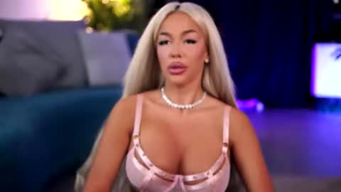 LisetteLuxe online show from July 15, 2026, 7:19 pm