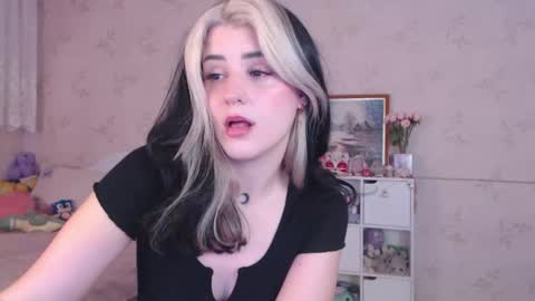 Snapshot of lissalucy chatting on March 12, 2026, 2:56 pm Alice Dont forget to thumbs up its very important online show from March 12, 2026, 2:56 pm