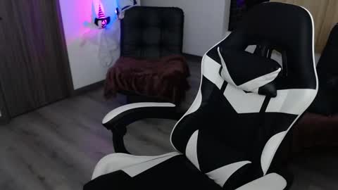 Snapshot of little_amy__ chatting on October 30, 2025, 4:25 am Amelie online show from October 30, 2025, 4:25 am