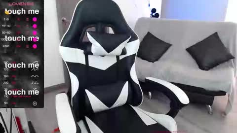 Snapshot of little_amy__ chatting on November 25, 2025, 6:52 pm Amelie online show from November 25, 2025, 6:52 pm